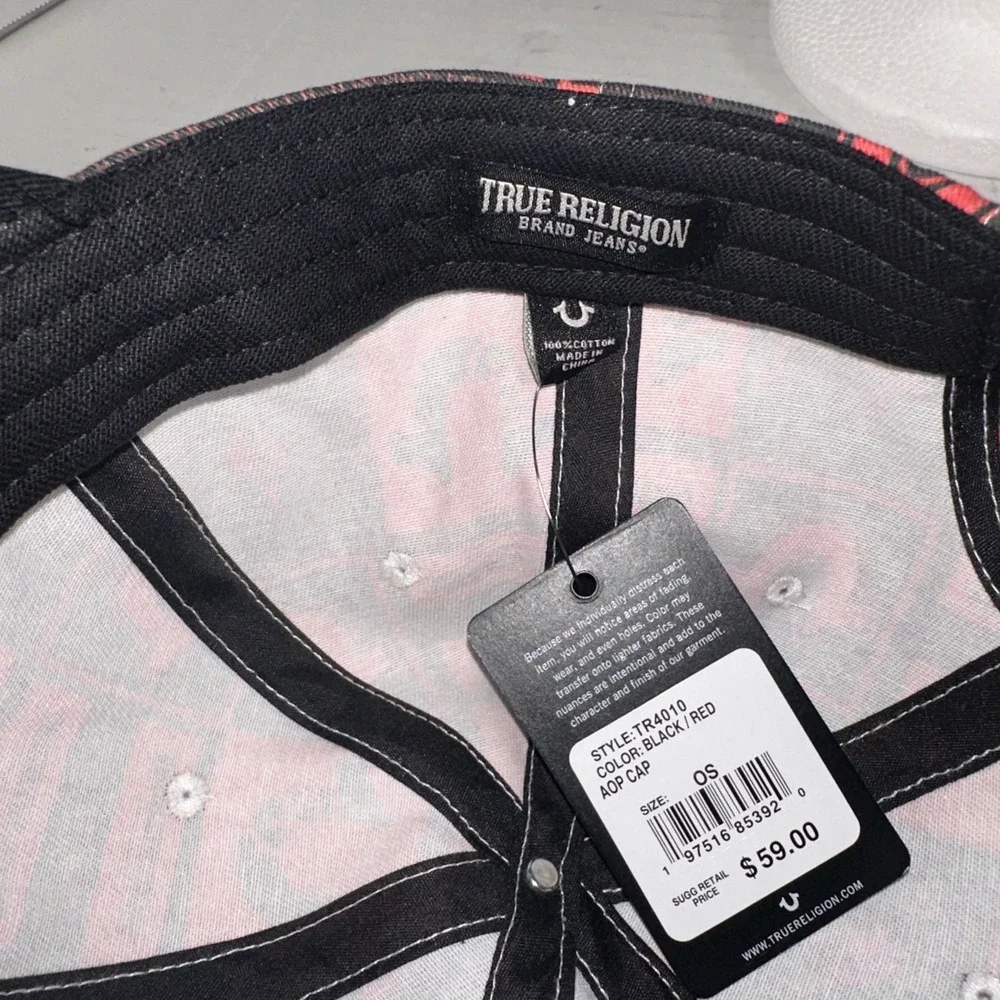 True Religion Men's Black and Red Logo Cap New‎